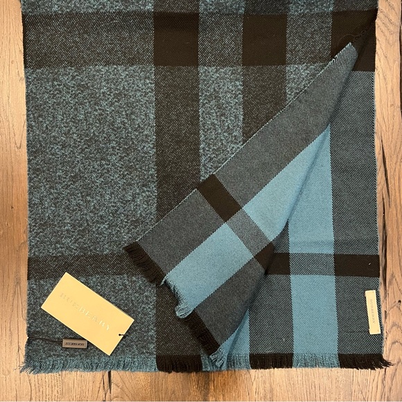 Burberry Half Mega Check Wool Scarf - Picture 3 of 4